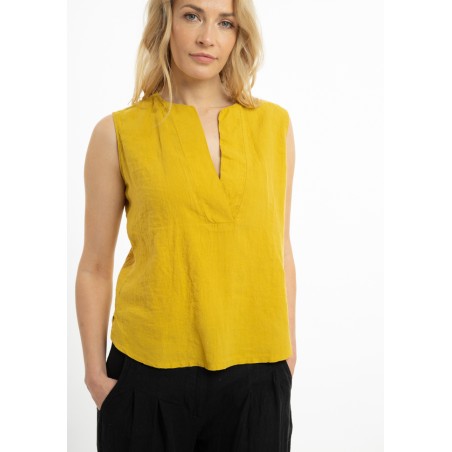 Small sleeveless blouse (G)